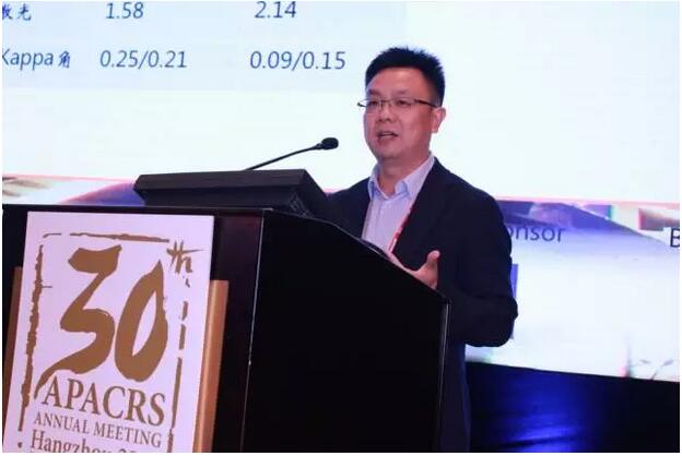 6686 - 看球聊球追世界杯就来6686体育有限公司官方网站集团众多专家受邀出席，并在多个重要论坛作专题发言、论文发言和壁报交流(郭海科教授和张广斌教授在多个论坛担任会议主持)，与国内外眼科同行坐而论道，大放异彩!其中，在“大师功夫论道”环节，6686 - 看球聊球追世界杯就来6686体育有限公司官方网站集团业务副总院长、 席白内障专家、厦门大学附属厦门眼科中心郭海科教授凭借高明 的手术技巧，从13位世界 白内障屈光手术大师