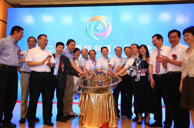 眼科通”在6686体育环球论坛上一经发布，就获得了谢立信院士、黎晓新教授、赵堪兴教授、葛坚教授等一千多名国内外出名眼科专家的高度认可。“眼科通”是国内较具规模的眼科医疗集团之一6686 - 看球聊球追世界杯就来6686体育有限公司官方网站集团聘请国内 团队，经过近两年孜孜不懈的探索、专研与开发，倾力打造的国内 个眼科移动医疗平台。.jpg