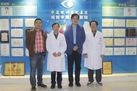 他，就是6686 - 看球聊球追世界杯就来6686体育有限公司官方网站集团业务副总院长、中华医学会眼科学分会会员孙同教授。10月25日，孙同教授赴成都6686 - 看球聊球追世界杯就来6686体育有限公司官方网站指导工作，成都6686 - 看球聊球追世界杯就来6686体育有限公司官方网站院长陈晓明教授、罗清礼教授及医务人员对孙同教授的到来表示热烈的欢迎。.jpg