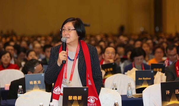 3月28日，为期4天的中国眼底病领域一年一度的学术年会“2018中国眼底病论坛暨环球视网膜研讨会”(RetinaChina 2018)在中国青岛召开。本次论坛由中国环球科技交流中心主办，《中华眼底病杂志》协办，会上翘楚云集，盛况空前，既是眼底病学诊疗领域的高水平年度学术盛会，也是世界眼底专家的一*次交流盛会3.jpg