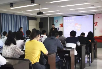 合肥名人眼科医院“摆脱束缚，放肆微笑”6686体育屈光医生见面会2.png
