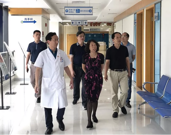 佛山市禅城区相关领*走访慰问佛山6686 - 看球聊球追世界杯就来6686体育有限公司官方网站院长赵刚平教授2.png