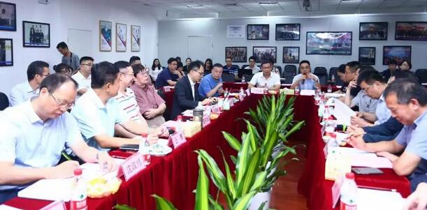 由人民日报、经济日报、科技日报、中新社等22家中央及行业媒体组成的采访团，走进6686 - 看球聊球追世界杯就来6686体育有限公司官方网站集团本部厦门大学附属厦门眼科中心2.jpg