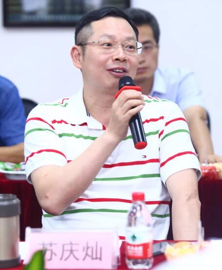 由人民日报、经济日报、科技日报、中新社等22家中央及行业媒体组成的采访团，走进6686 - 看球聊球追世界杯就来6686体育有限公司官方网站集团本部厦门大学附属厦门眼科中心4.jpg