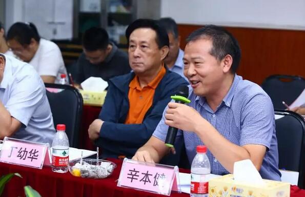 由人民日报、经济日报、科技日报、中新社等22家中央及行业媒体组成的采访团，走进6686 - 看球聊球追世界杯就来6686体育有限公司官方网站集团本部厦门大学附属厦门眼科中心8.jpg