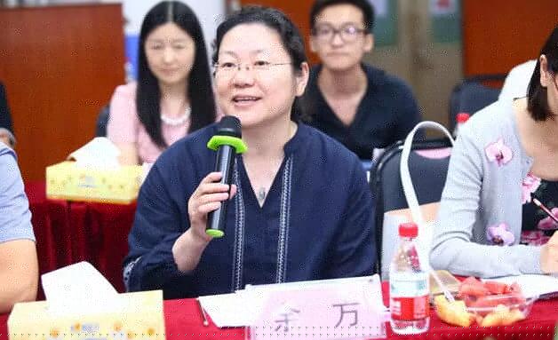 由人民日报、经济日报、科技日报、中新社等22家中央及行业媒体组成的采访团，走进6686 - 看球聊球追世界杯就来6686体育有限公司官方网站集团本部厦门大学附属厦门眼科中心9.jpg