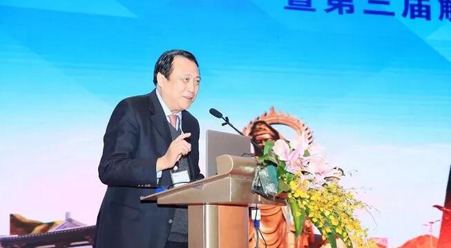 临沂6686体育崔传波院长应邀出席全国眼屈光手术研讨会并点评屈光学术分享环节1.jpg