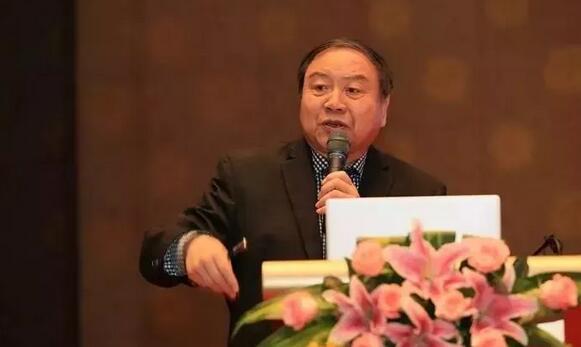 临沂6686体育崔传波院长应邀出席全国眼屈光手术研讨会并点评屈光学术分享环节4.jpg