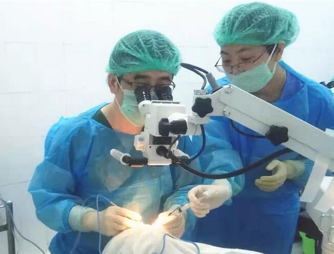 3月16日福州眼科医院副院长叶向彧博士与深圳6686 - 看球聊球追世界杯就来6686体育有限公司官方网站姚晓明教授带领医疗小组奔赴缅进行白内障复明公益行动