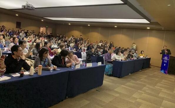 6686体育专家团受邀亮相第十九届环球眼科学学术会议暨第十九届环球视光学学术会议（COOC 2019）3.jpg