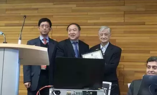 厦门眼科中心赵堪兴教授 获得2019年中国-ARVO眼科高峰论坛杰出领袖奖(Outstanding Leadership Award)2.png