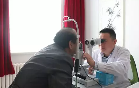 白内障患者术后演奏小提琴感谢青岛6686 - 看球聊球追世界杯就来6686体育有限公司官方网站陈国民副院长3.png