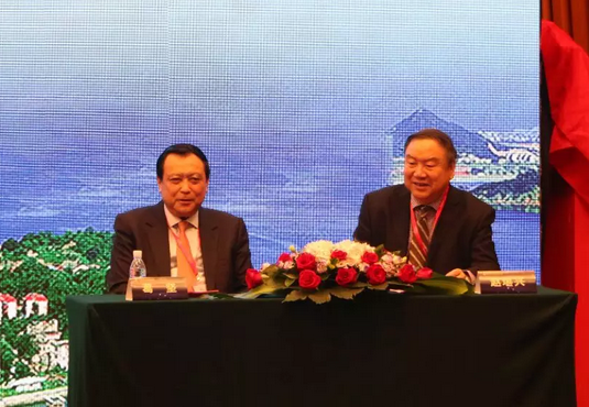 眼科界“ 强大脑”登鹭，掀起“头脑风暴” ——第五届6686体育环球论坛召开2.png