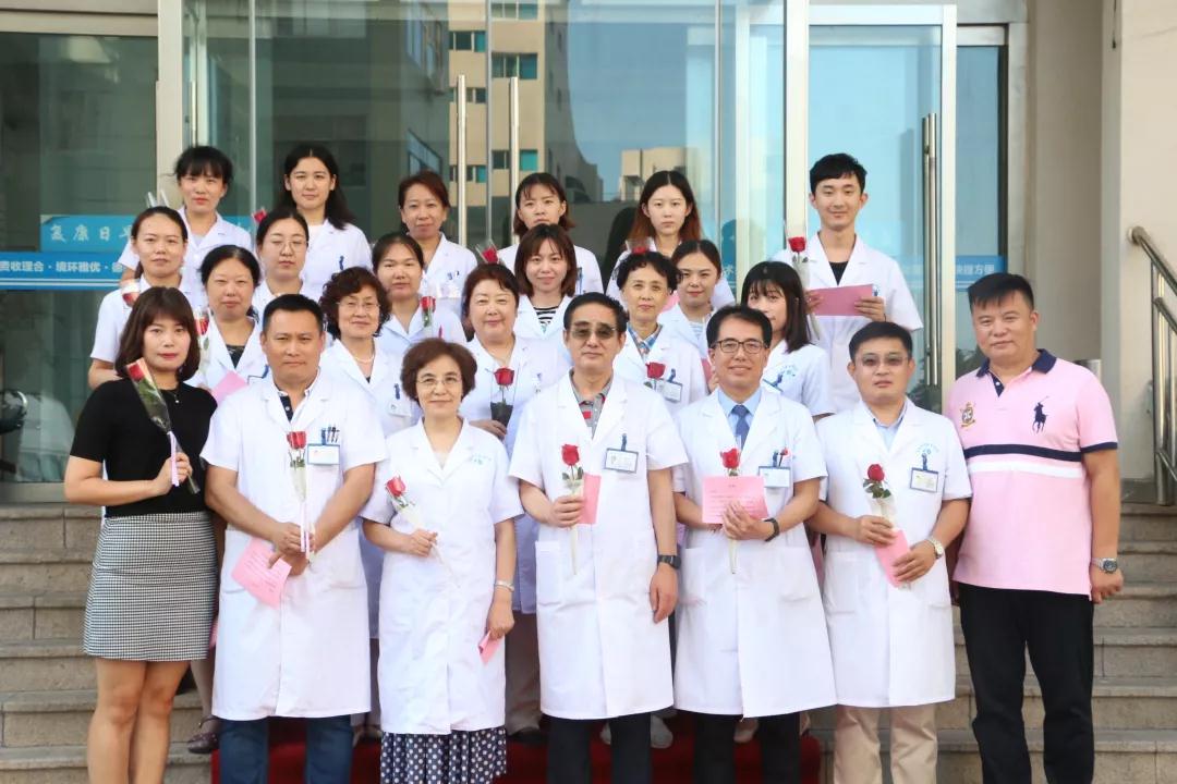 青岛6686 - 看球聊球追世界杯就来6686体育有限公司官方网站医师节医生宣誓