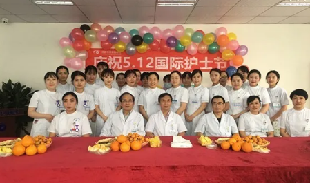 为了加强院内感控管理，使护理人员更加贴近患者，更利于护士自在的工作， 5月11日下午3点，成都6686 - 看球聊球追世界杯就来6686体育有限公司官方网站全体护理人员齐聚会议室举行了脱帽仪式。1.png