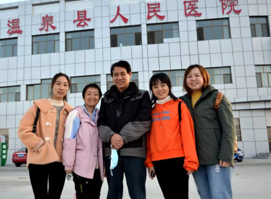 10月14日，宜昌市归国华侨联合会和宜昌6686 - 看球聊球追世界杯就来6686体育有限公司官方网站共同发起的“侨爱心光明行”大型义诊活动正式启动。9名家护组团赴新疆温泉县义诊。宜昌市市委常委、统战部部长王均成出席活动并为医疗队授旗。8.png