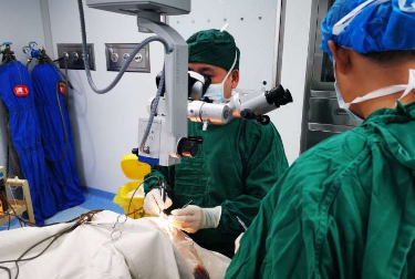 温州商报：百岁阿婆患白内障  手术让其重见光明2.png