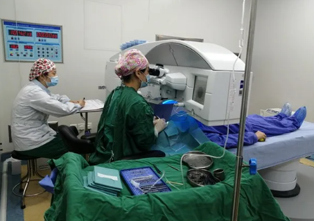 微笑摘镜•我选择6686体育全飞秒—— 成都6686 - 看球聊球追世界杯就来6686体育有限公司官方网站网络咨询师熊茜开心摘镜！2.png