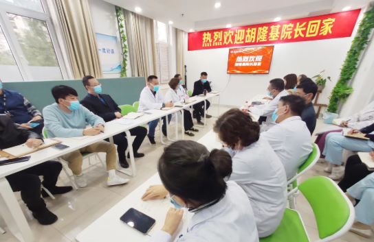 加拿大考察研修2年，青岛6686 - 看球聊球追世界杯就来6686体育有限公司官方网站胡隆基教授与医师团队畅聊心得体会1.png