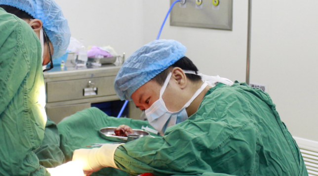 医生·医声—成都6686体育龙浩：多年“睛”艺求精，练就“眼睛的拆弹专家”